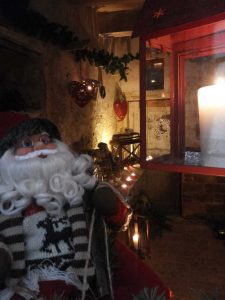 Babbo Natale all'ingresso della Casa delle Lanterne